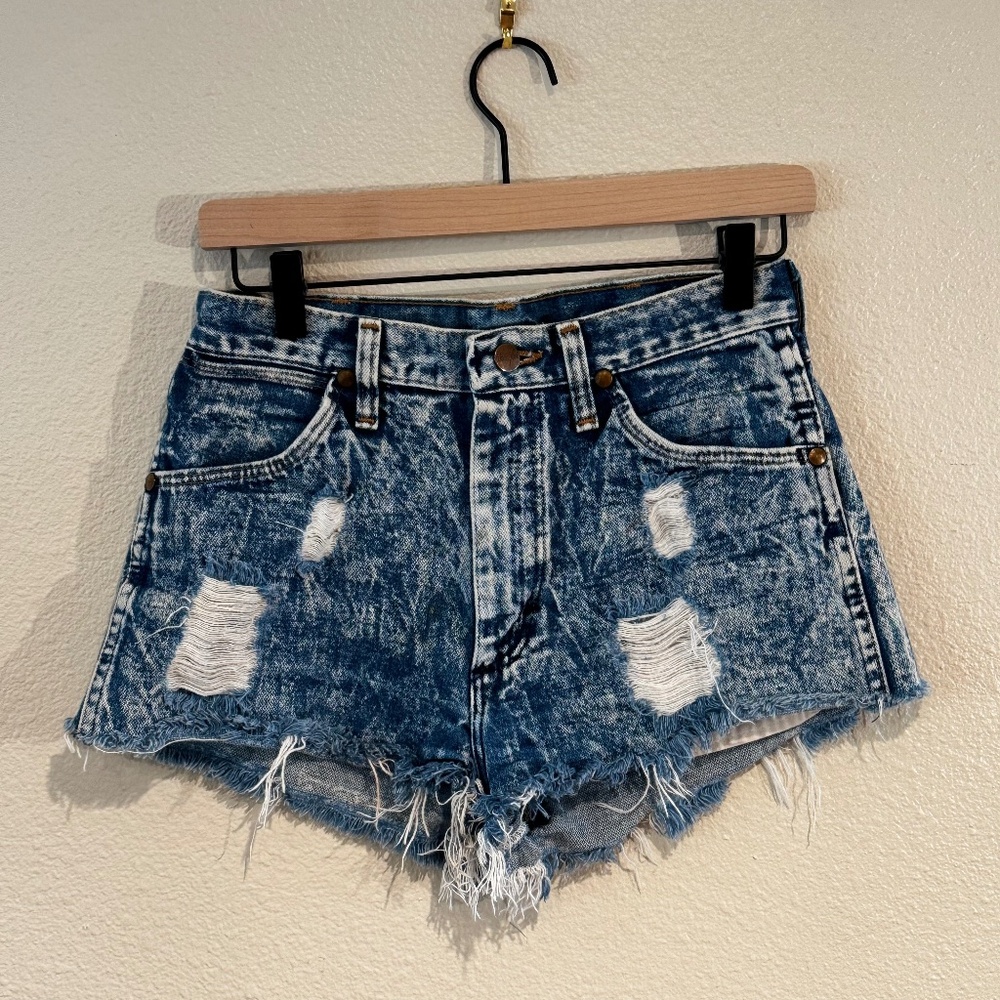 Wrangler Vintage High Rise Shorts Size 30 x 32